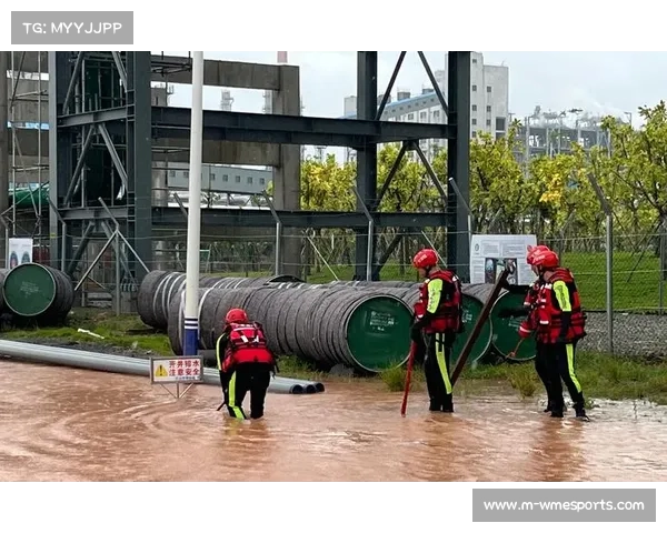 暴雨致训练馆顶棚漏水 德国队紧急转赴备用场地备战 暴雨致训练馆顶棚漏水 德国队紧急转赴备用场地备战