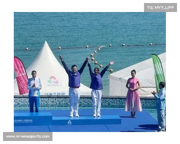 福建选手吴静萱女子马拉松游泳摘铜，新生代公开水域崛起